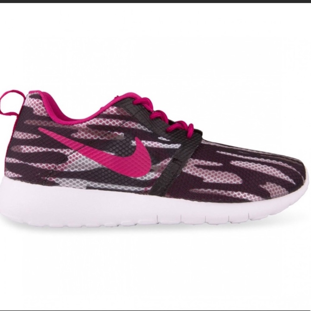 NEW Nike Roshe One Flight Weight Sneakers 4Y 5.5W